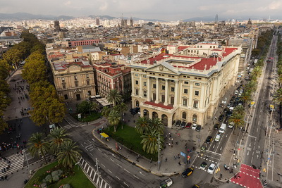 Vista_des_de_l'estàtua_de_Colom_a_Barcelona.jpg